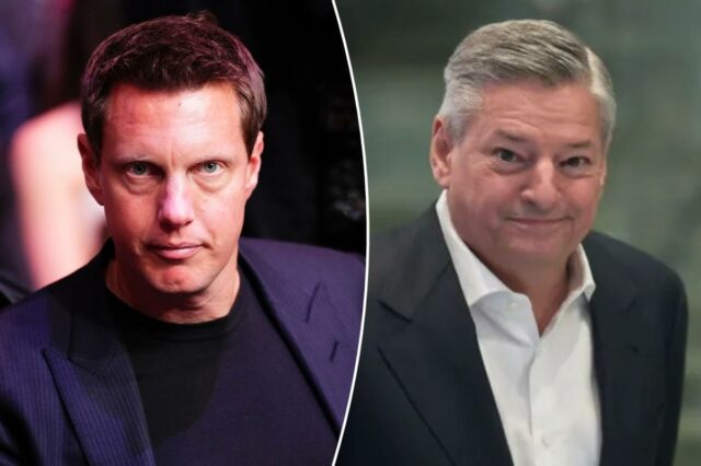 O CEO da Netflix, Ted Sarandos, vestindo terno e gravata, parecendo certo.