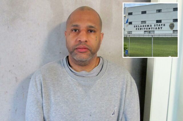 Kendrick Simpson, um homem careca com uma barba curta e grisalha, é retratado em uma foto.