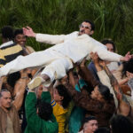 ARQUIVO - Nick Fuentes, ativista de extrema direita, realiza um comício no Capitólio de Lansing, em Lansing, Michigan, 11 de novembro de 2020. O ex-presidente Donald Trump jantou na terça-feira, 22 de novembro de 2022, em seu clube Mar-a-Lago com o rapper anteriormente conhecido como Kanye West, que agora é conhecido como Ye, assim como Nick Fuentes, que usou sua plataforma online para vomitar antissemitas e supremacistas brancos retórica.