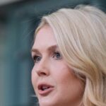 Assista ao vivo: Karoline Leavitt dá briefing de imprensa na Casa Branca