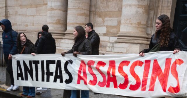 Assistente parlamentar de esquerda entre quatro presos por suposto assassinato Assistente parlamentar de esquerda entre quatro presos por suposto assassinato de estudante conservador francês pela Antifa