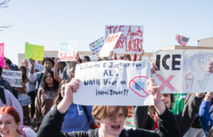 Assistir: Diretores, professores e sindicatos organizam greves escolares anti-ICE Assistir: Diretores, professores e sindicatos organizam greves escolares anti-ICE