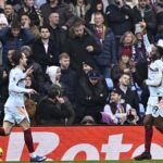 Aston Villa cai e perde por 1 a 0 para o Brentford, de 10 jogadores