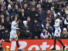 Aston Villa cai e perde por 1 a 0 para o Brentford, de 10 jogadores Aston Villa cai e perde por 1 a 0 para o Brentford, de 10 jogadores