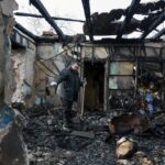 Ataque russo em Kharkiv mata dois, Ucrânia atinge fábrica de mísseis