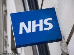 Até 140.000 pacientes do NHS enfrentam atrasos em suas operações de rotina para economizar dinheiro Milhares de pacientes do NHS enfrentam atrasos em suas operações de rotina