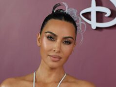 Até Kim Kardashian usa este spray de cabelo de drogaria testado e aprovado Cabelo de Jéssica Biel