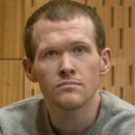 O atirador da mesquita de Christchurch, Brenton Tarrant, é visto durante sua audiência de sentença no Tribunal Superior de Christchurch
