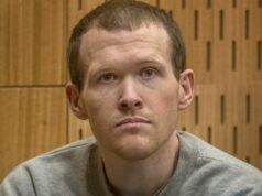 Atirador de mesquita na Nova Zelândia busca descartar confissões de culpa O atirador da mesquita de Christchurch, Brenton Tarrant, é visto durante sua audiência de sentença no Tribunal Superior de Christchurch