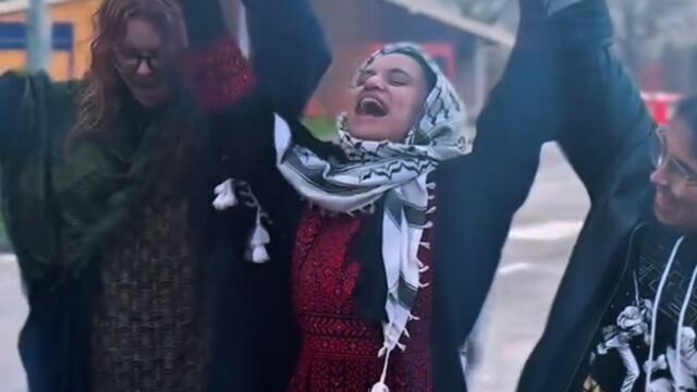 Ativistas da Ação Palestina se reuniram com a família após Ativistas da Ação Palestina se reuniram com a família após fiança concedida