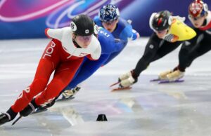 Atleta olímpica manda ‘amor e abraços’ para patinadora que cortou o rosto durante a corrida GettyImages-2262154134 Kristen Santos Griswold