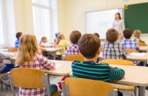 Aula usa até 2.000 lápis – a solução do professor se torna viral: ‘Incrível’ Imagem de estoque da sala de aula