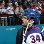 Auston Matthews, dos EUA, envia mensagem forte antes do jogo pela medalha de ouro contra o Canadá