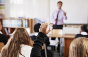 Austrália é eleita o país ‘mais caro’ em termos de custos do ensino médio Austrália é eleita o país 'mais caro' em termos de custos do ensino médio