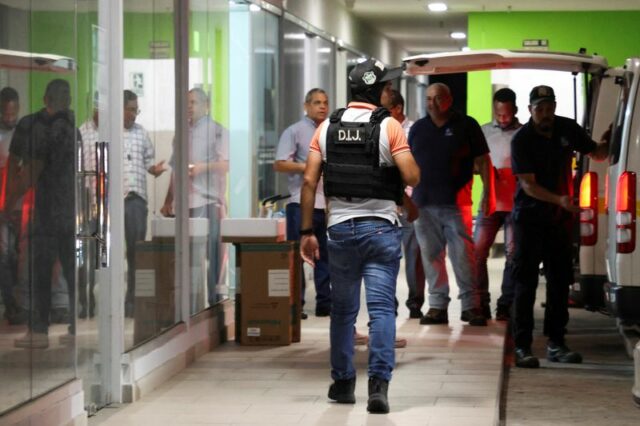 Autoridades do Panamá revistam o escritório local de CK Hutchison Autoridades do Panamá revistam o escritório local de CK Hutchison à medida que as tensões aumentam