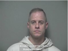 Autoridades liberam ligação para o 911 após tiroteio mortal contra técnico de vôlei de Tipp City e ex-professor Autoridades liberam ligação para o 911 após tiroteio mortal contra técnico de vôlei de Tipp City e ex-professor