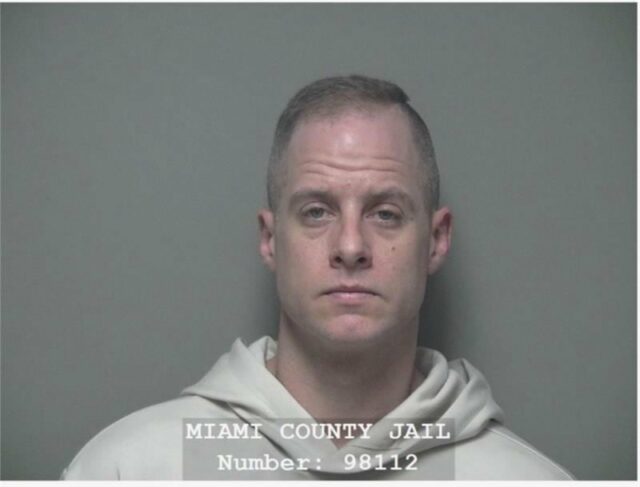 Autoridades liberam ligação para o 911 após tiroteio mortal contra técnico de vôlei de Tipp City e ex-professor
