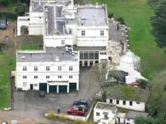 Autoridades revistam casa de ex-príncipe após prisão Autoridades revistam casa de ex-príncipe após prisão