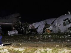 Avião de carga que transportava dinheiro cai na Bolívia matando pelo menos 15 Um avião de carga que transportava dinheiro caiu perto da capital da Bolívia, deixando pelo menos 15 mortos.