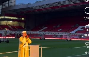 Azan ecoa na sede de Liverpool, internautas mudam YNWA para Você não terá nada sem Alá Azan ecoa na sede de Liverpool, internautas mudam YNWA para Você não terá nada sem Alá