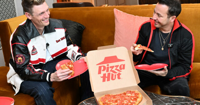 Nick Carter e Howie Dorough para Pizza Hut.