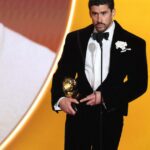 Bad Bunny faz história com Grammy de álbum do ano, homenageia Porto Rico