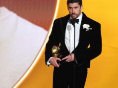 Bad Bunny faz história com Grammy de álbum do ano, homenageia Porto Rico Bad Bunny faz história com Grammy de álbum do ano, homenageia Porto Rico
