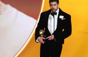 Bad Bunny faz história com Grammy de álbum do ano, homenageia Porto Rico Bad Bunny faz história com Grammy de álbum do ano, homenageia Porto Rico