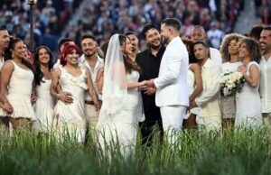 Bad Bunny se encaixou em um casamento de verdade, com bolo, no show do intervalo do Super Bowl Bad Bunny se encaixou em um casamento de verdade, com bolo, no show do intervalo do Super Bowl