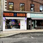 Foi recusada permissão a barbeiros turcos para seu letreiro de néon ‘berrante’, que está no ar há mais de cinco anos