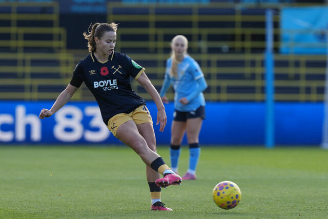 Bay FC contrata Anouk Denton, ex-zagueiro do West Ham United, por transferência
