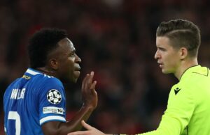 Benfica investiga vídeo de supostos gestos de macaco de torcedores em direção a Vinicius Junior Benfica investiga vídeo de supostos gestos de macaco de torcedores em direção a Vinicius Junior