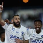 Benzema marca três gols na estreia no Al Hilal e ajuda o clube a aumentar a diferença sobre o Al Nassr de Ronaldo