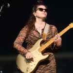 Bethany Cosentino, da Best Coast, critica Wasserman Music, citando conexões com Epstein