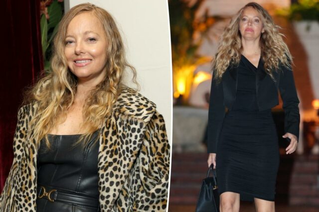 Bijou Phillips sorrindo em um jantar.