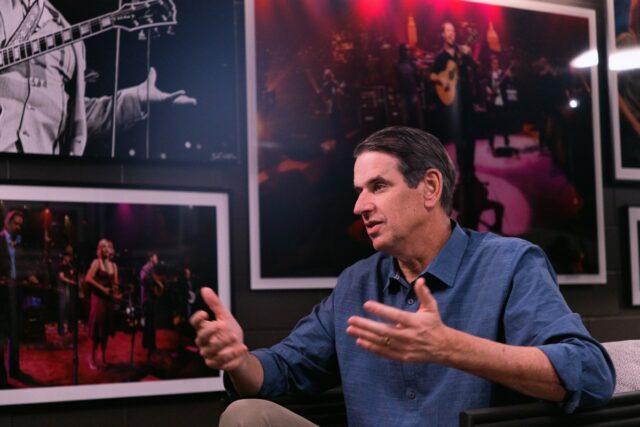 Bill Gurley diz que neste momento, a pior coisa que você pode fazer pela sua carreira é jogar pelo seguro
