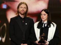 Billie Eilish diz ‘F— Ice’ durante a vitória do Grammy: ‘Ninguém é ilegal em terras roubadas’ Billie Eilish diz 'F— Ice' durante a vitória do Grammy: 'Ninguém é ilegal em terras roubadas'