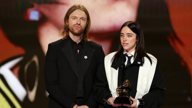 Billie Eilish diz 'F— Ice' durante a vitória do Grammy: Billie Eilish diz 'F— Ice' durante a vitória do Grammy: 'Ninguém é ilegal em terras roubadas'
