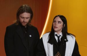 Billie Eilish e Finneas fazem história no Grammy com a terceira música do ano Billie Eilish e Finneas fazem história no Grammy com a terceira música do ano