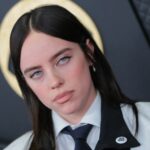 Billie Eilish e mais usam broches ‘ICE Out’ no Grammy; Kehlani diz 'F-ICE!' Durante a premiação e diz aos artistas para 'falarem contra todas as injustiças do mundo'