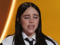 Billie Ellis grita ‘F ** k ICE’ no Grammy: ‘Ninguém é ilegal em terras roubadas’ Billie Ellis grita 'F ** k ICE' no Grammy: 'Ninguém é ilegal em terras roubadas'