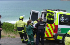 Bodyboarder herói salva mulher arrastada para o mar A mulher foi ajudada por amigos e paramédicos após a terrível provação.