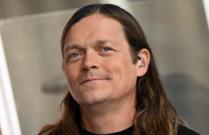 Brad Arnold, cantor do 3 Doors Down, morre aos 47 anos banda três portas abaixo sub getty swipe