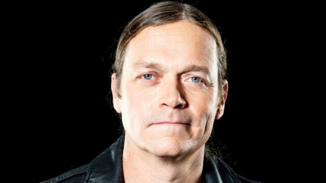 Brad Arnold, vocalista do 3 Doors Down, morre aos 47 anos
