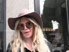 Brandi Glanville diz que implantes mamários causaram parasita facial brandi-glanville-kal-02-17-2026