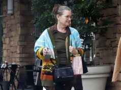 Bridget Fonda sorri ao exibir perda de peso de 100 libras após 62 anos, enquanto especialista fala sobre seus truques de dieta A veterana de Hollywood Bridget Fonda foi vista pela primeira vez em dois meses ao sair na terça-feira em Los Angeles