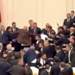 Briga irrompe no parlamento turco