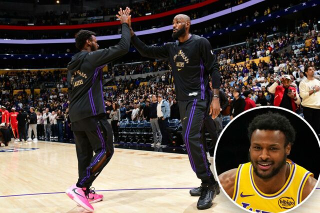 Bronny James lidera o ritual pré-jogo do Lakers no lugar de LeBron durante o momento viral contra o Spurs
