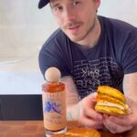 Brooklyn Beckham poderia estar cozinhando para uma família de seis pessoas quando acessou o Instagram na quinta-feira - e talvez estivesse, se ele não tivesse tomado a decisão de cortar laços com seus entes queridos