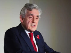 Brown apóia primeiro-ministro, mas diz que crise de liderança é “séria” após disputa com Mandelson Brown apóia primeiro-ministro, mas diz que crise de liderança é “séria” após disputa com Mandelson